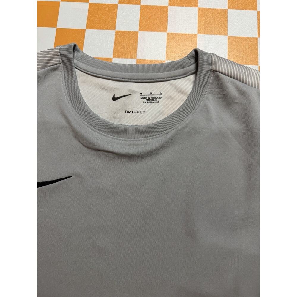 Nike Dri-Fit Grey Activewear Long Sleeve Shirt Women’s Med. NWT - Picture 3 of 7